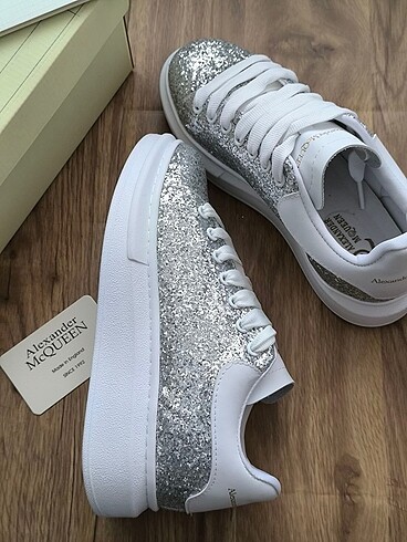 Alexander McQueen ALEXANDER MCQUEEN??