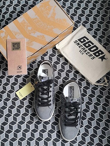 37 Beden GOLDEN GOOSE DELUX BRAND