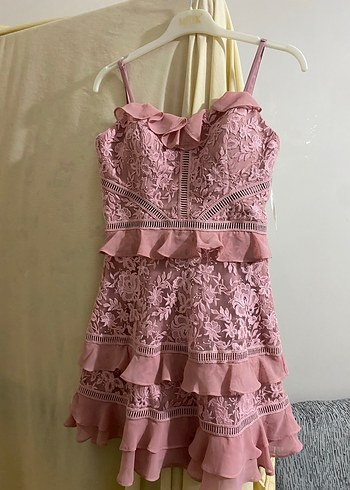 Pembe Nakışlı Mini Fırfırlı Kadın Elbise - Görsel 3