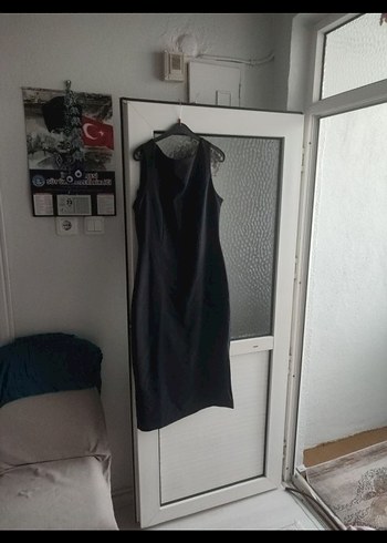 Siyah Drapeli Midi Kalem Elbise