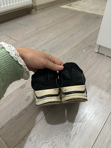 37 Beden siyah Renk Ürün çok az kullanıldı