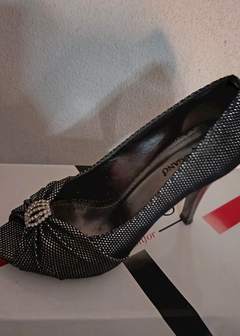 Klasik Siyah Yılan Desenli Tokalı Topuklu Ayakkabı - Görsel 2