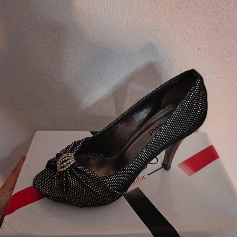 Klasik Siyah Yılan Desenli Tokalı Topuklu Ayakkabı - Görsel 3