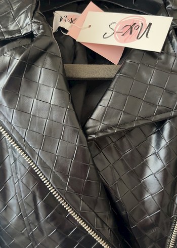 Siyah Kısa Kesim Yılan Desenli Deri Biker Ceket - Görsel 5