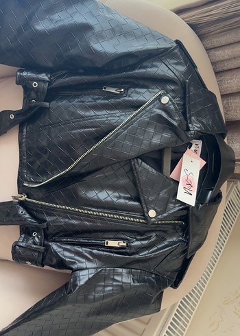 Siyah Kısa Kesim Yılan Desenli Deri Biker Ceket - Görsel 3