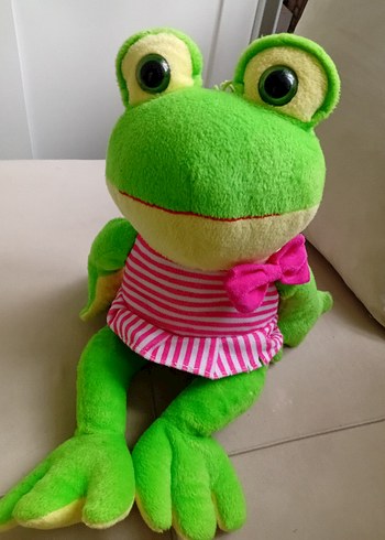 Pembe Çizgili Elbise ile Yeşil Kurbağa Peluş Oyuncak