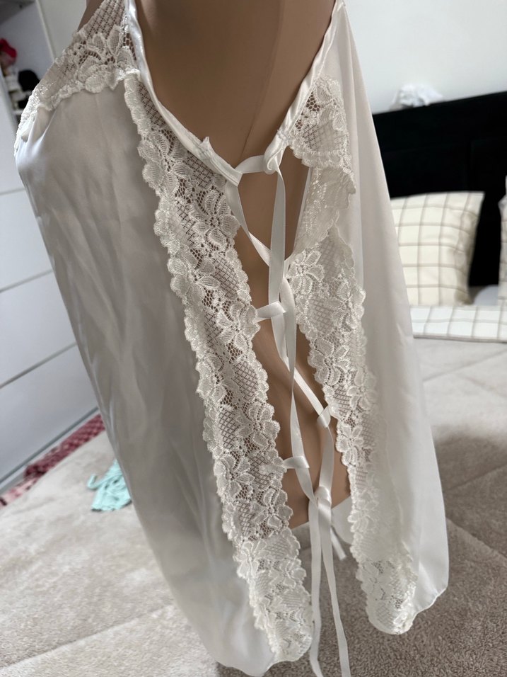 Beyaz Dantelli İp Askılı Midi Gecelik - Görsel 3