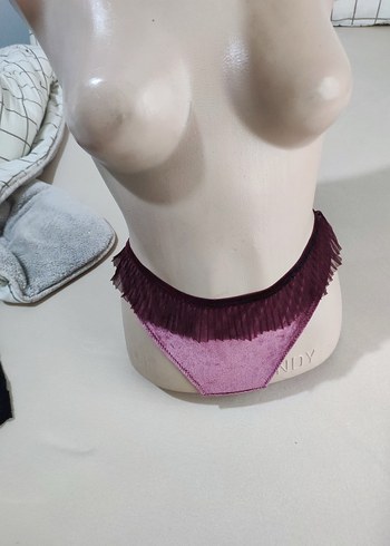 Parlak Mor Nakışlı Mini Kadın İç Çamaşırı 2 adet fiyatıdır