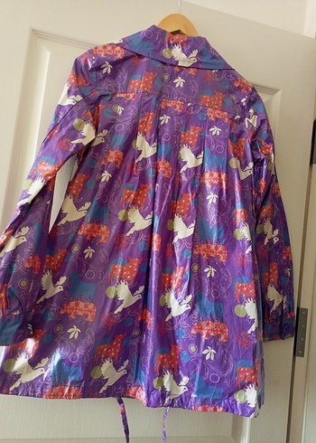 Mor Desenli Düğmeli Yağmurluk - Görsel 5