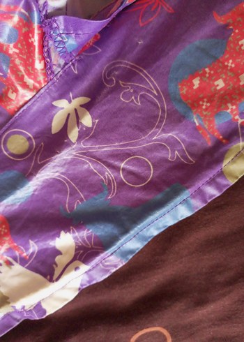 Mor Desenli Düğmeli Yağmurluk - Görsel 8