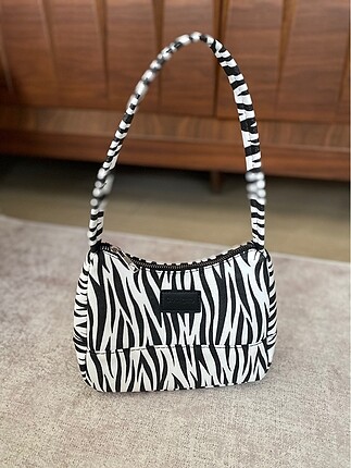 Zebra desenli canta