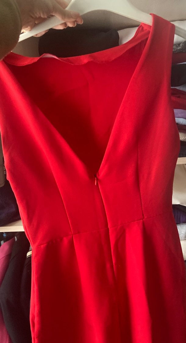 Kolsuz Kırmızı Midi V Yaka Elbise - Görsel 2