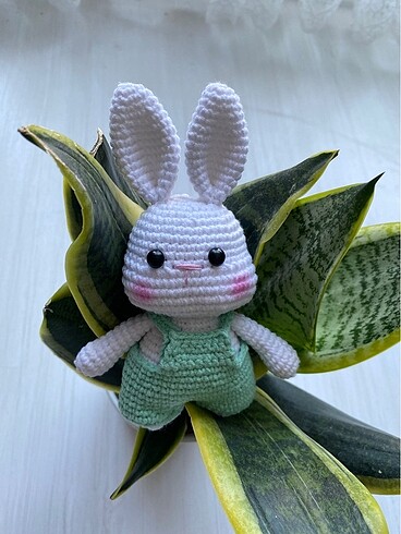 Amigurumi tulumlu tavşan