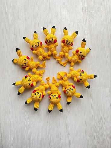 Amigurumi pikaçu oyuncak anahtarlık
