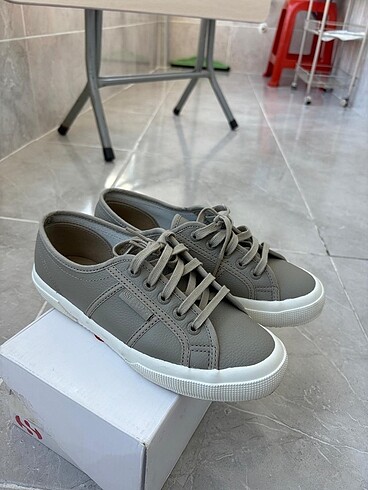 38 Beden Superga