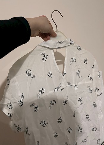 Düğmeli Baskılı Beyaz Kadın Gömlek - Görsel 3