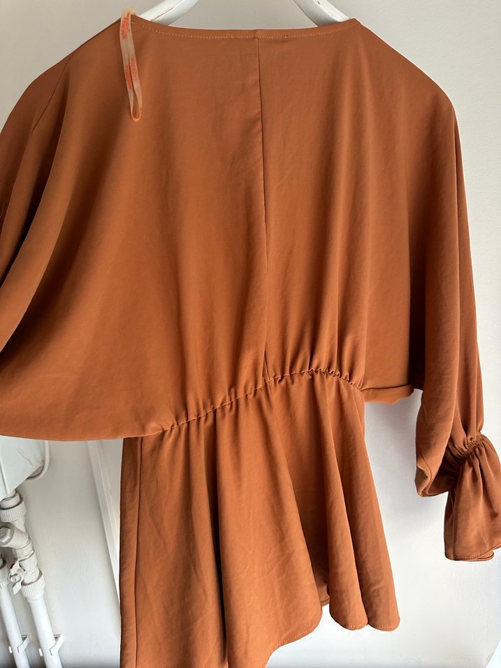 Bej V Yakalı Bol Kesim Kadın Bluz - Görsel 3