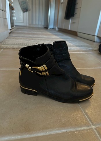 Siyah Deri Tokalı Topuklu Kadın Bot - Görsel 2