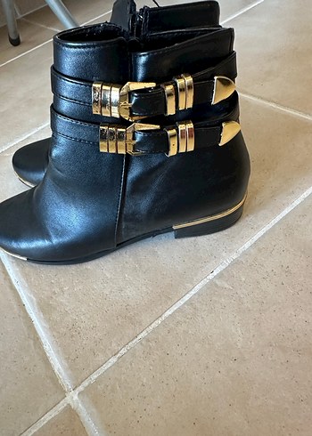 Siyah Deri Tokalı Topuklu Kadın Bot - Görsel 4