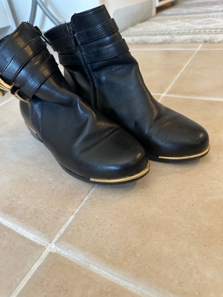 Siyah Deri Tokalı Topuklu Kadın Bot - Görsel 3