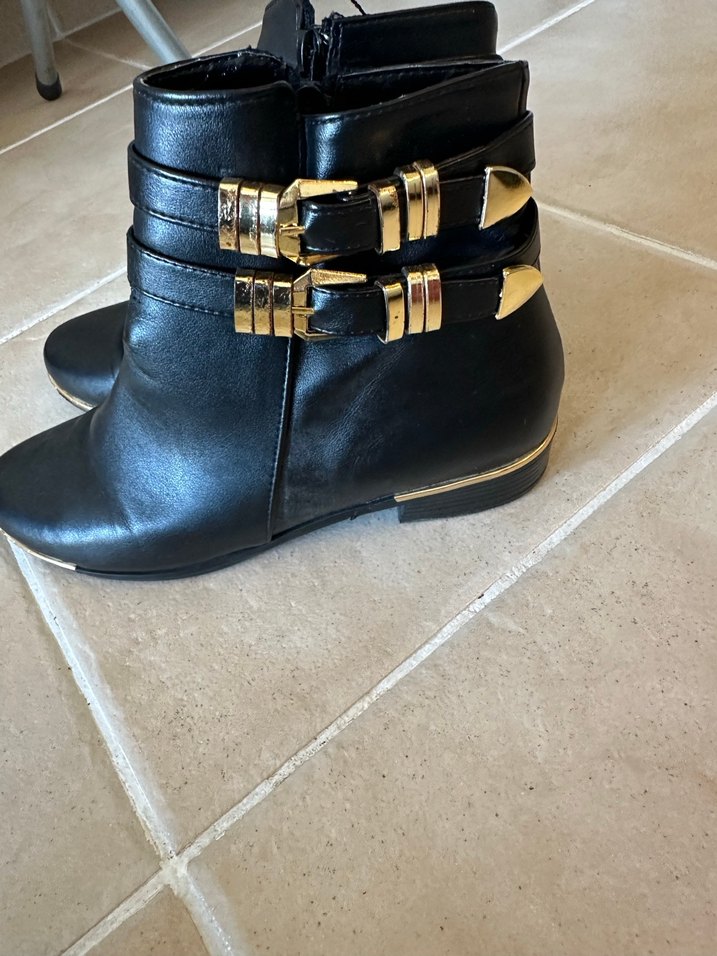 Siyah Deri Tokalı Topuklu Kadın Bot - Görsel 4