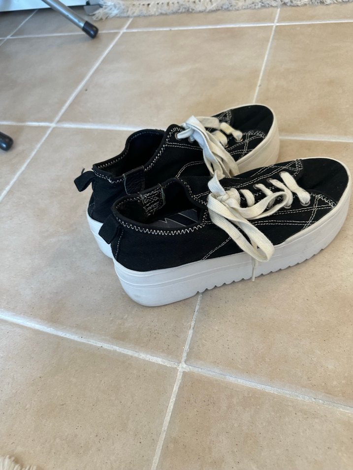 Siyah Düz Tabanlı Kadın Spor Ayakkabı - Görsel 2