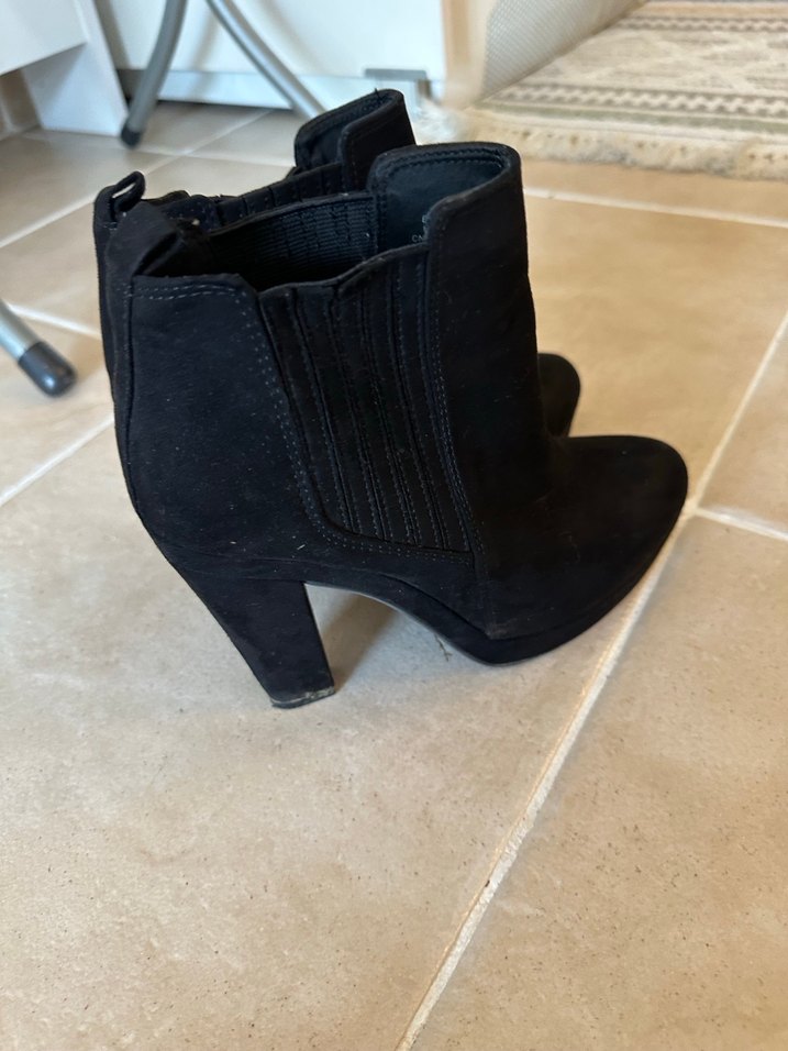 Siyah Süet Tokalı Blok Topuklu Kadın Bot - Görsel 2