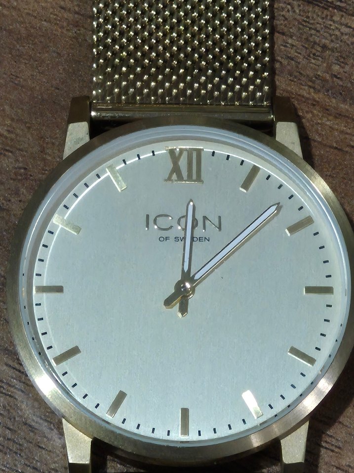 ICON OF SWEDEN ALTIN RENKLİ KOL SAATİ - Görsel 3