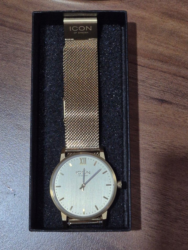 ICON OF SWEDEN ALTIN RENKLİ KOL SAATİ - Görsel 2