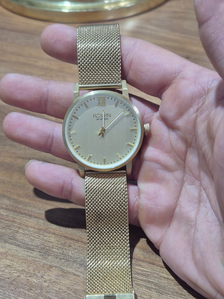 ICON OF SWEDEN ALTIN RENKLİ KOL SAATİ - Görsel 4