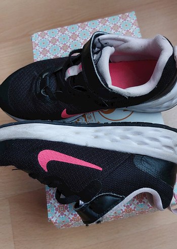31 Beden Nike Kız Çocuk Pembe Desenli Spor Ayakkabı