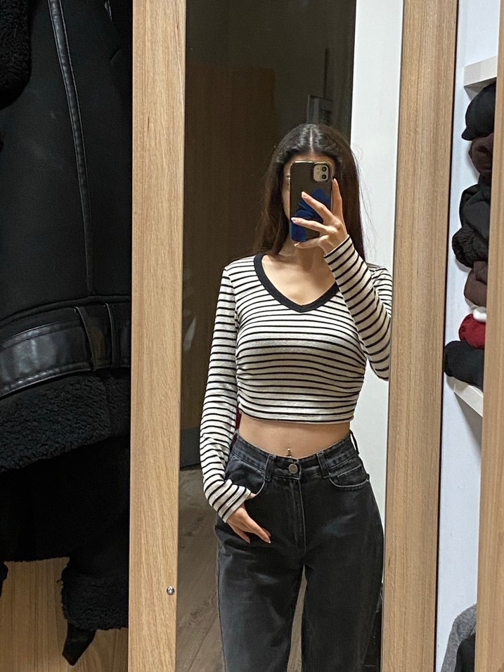 yanları büzgülü çizgili crop bluz - Görsel 2