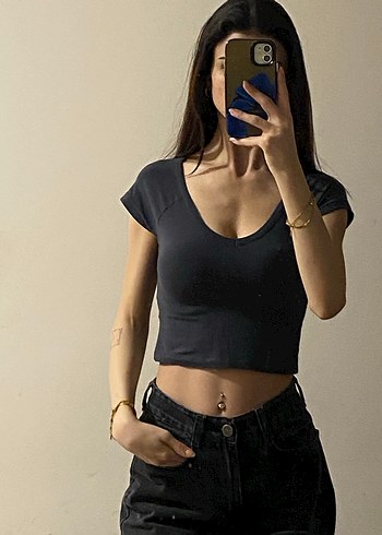 V Yaka Siyah Kadın Tişört - Görsel 2