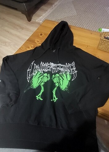 Az kullanılmış sweatshirt 