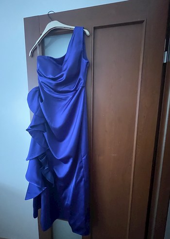 tek omuzlu saks mavisi yırtmaçlı elbise - Görsel 6