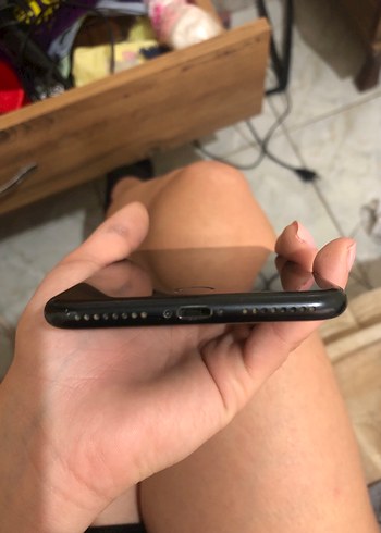 Siyah iPhone, koyu renkli ekran - Görsel 7