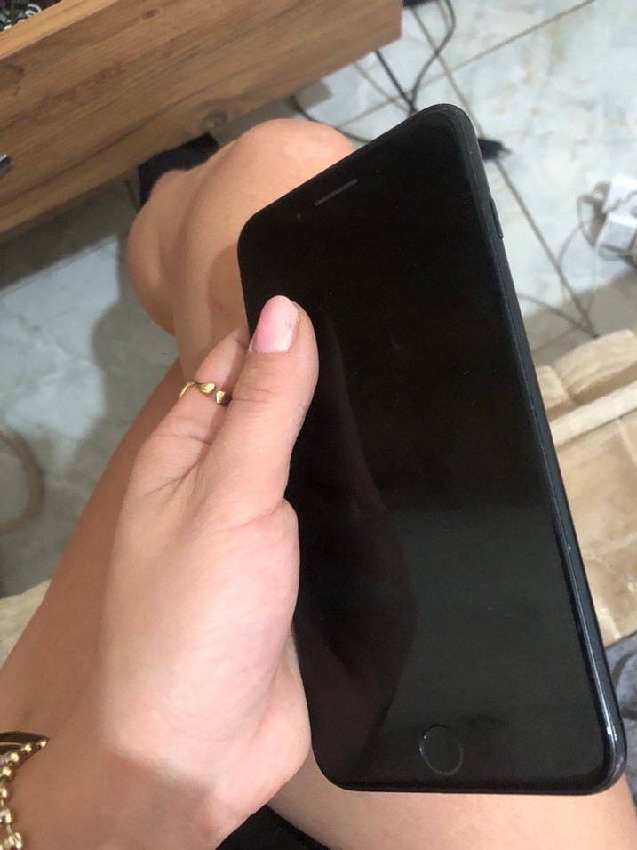 Siyah iPhone, koyu renkli ekran - Görsel 5