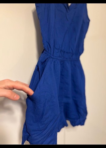 V Yaka askılı Mavi Mini Tulum - Görsel 4