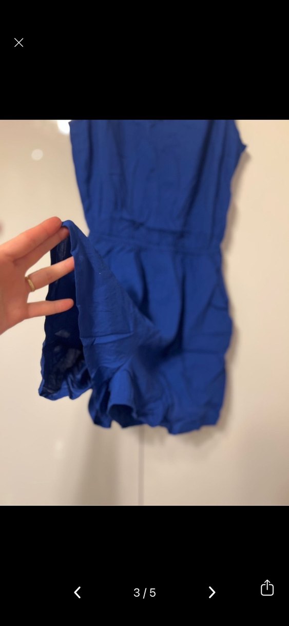 V Yaka askılı Mavi Mini Tulum - Görsel 3