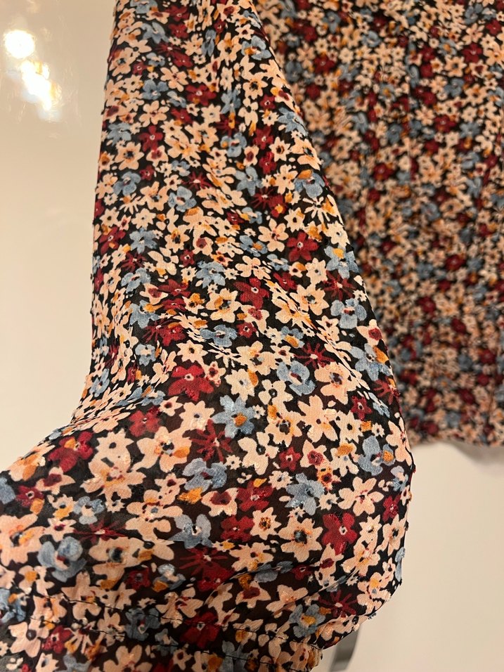 Çiçek Desenli V Yaka Uzun Kollu Bluz - Görsel 3