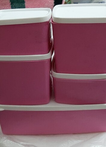 Tupperware Alaska set
