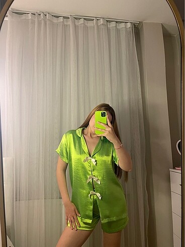 Yeşil Saten Fiyonklu Pijama Takımı