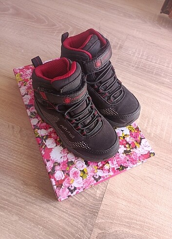24 Beden Lumberjack waterproof bot