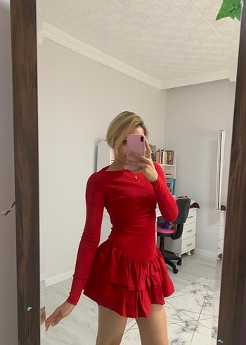 Zara Kırmızı Mini Fırfırlı Uzun Kollu Elbise