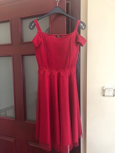 Elbise kırmızı