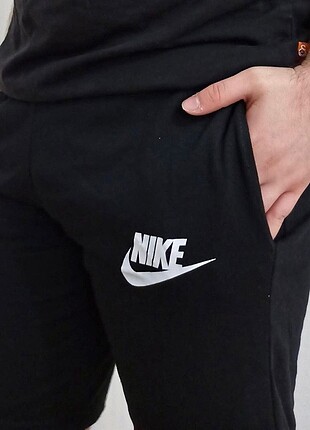 Nike Nike amblemli Penye cepli şort.