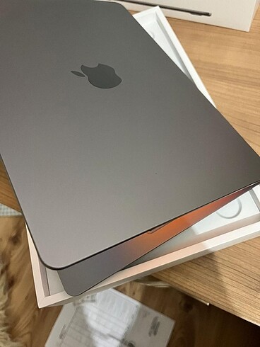 Apple apple macbook m2(asıl fiyat 35.000 pazarlık payı vardır)