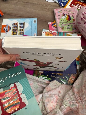 Beden Yapı kredi yayınları her güne bir masal