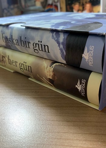 Başka Bir Gün ve Her Gün Roman Seti