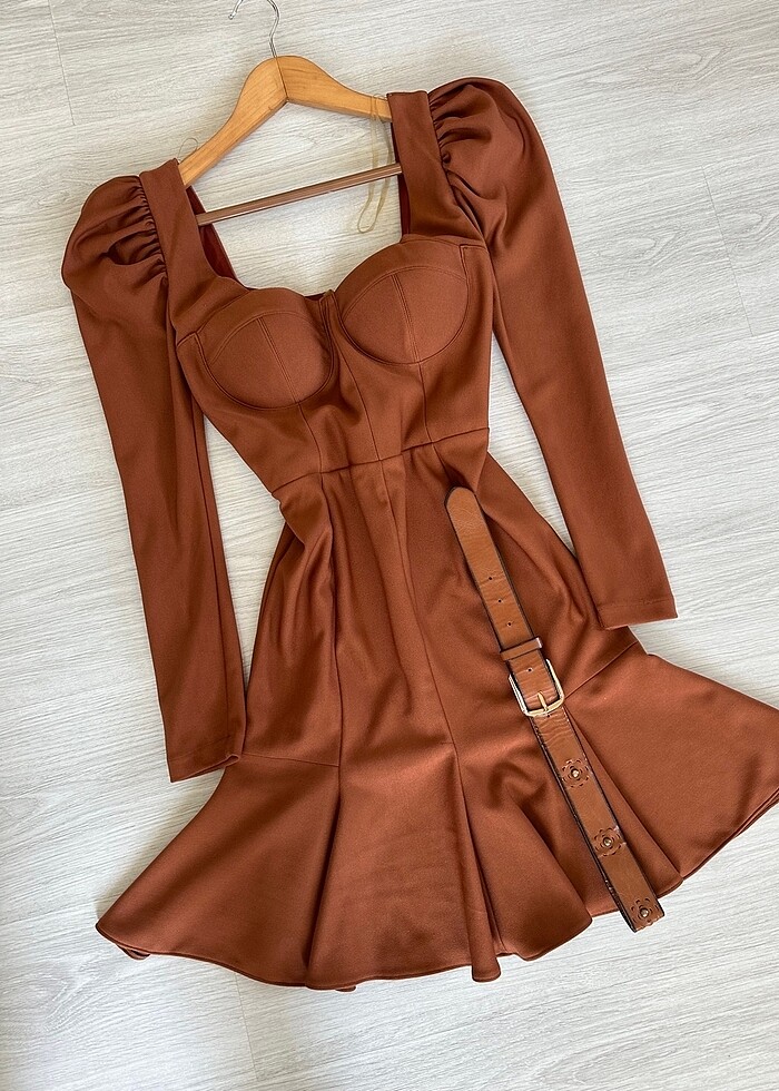 Kahve rengi elbise - Görsel 4
